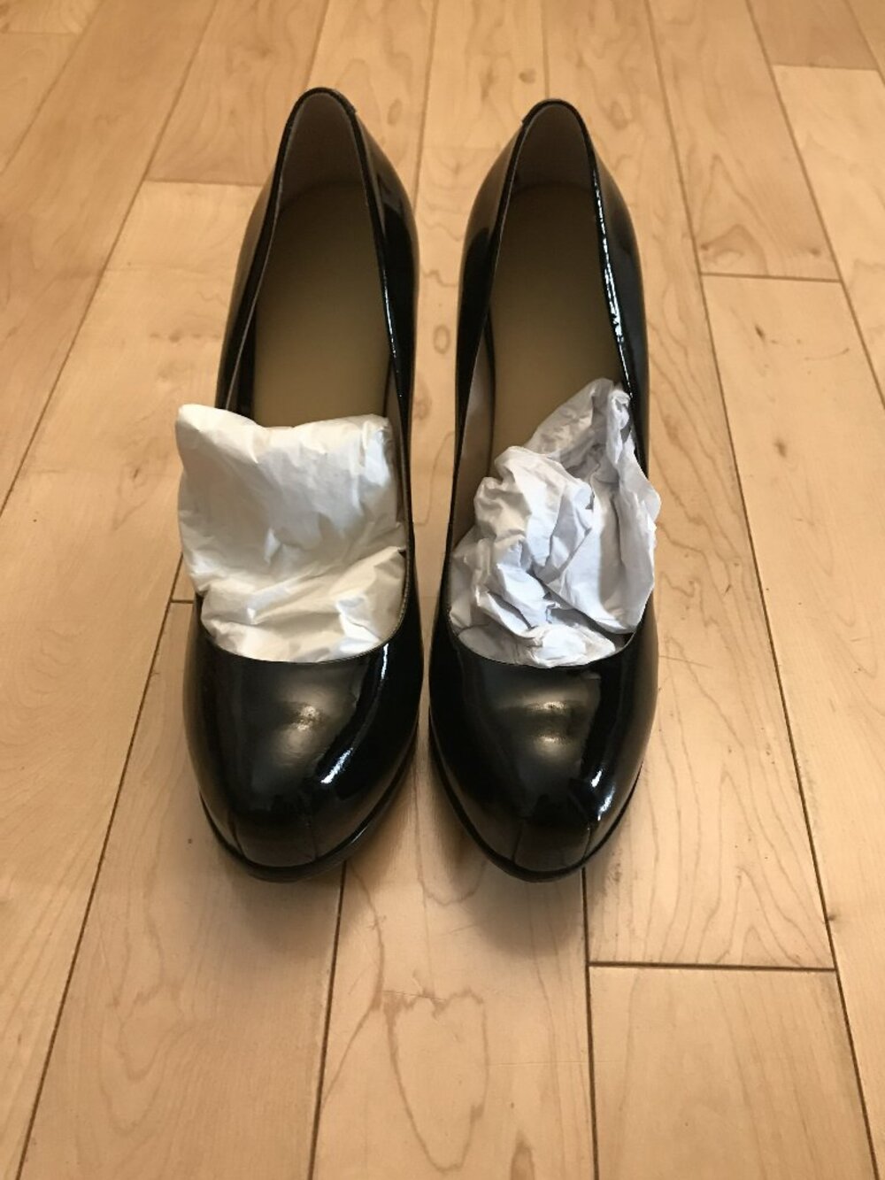 Pour La Victoire Black Patent Leather 2.5" Platform Heels Size 8